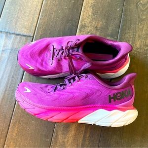 HOKA Arahi 6 Women’s size 9.5